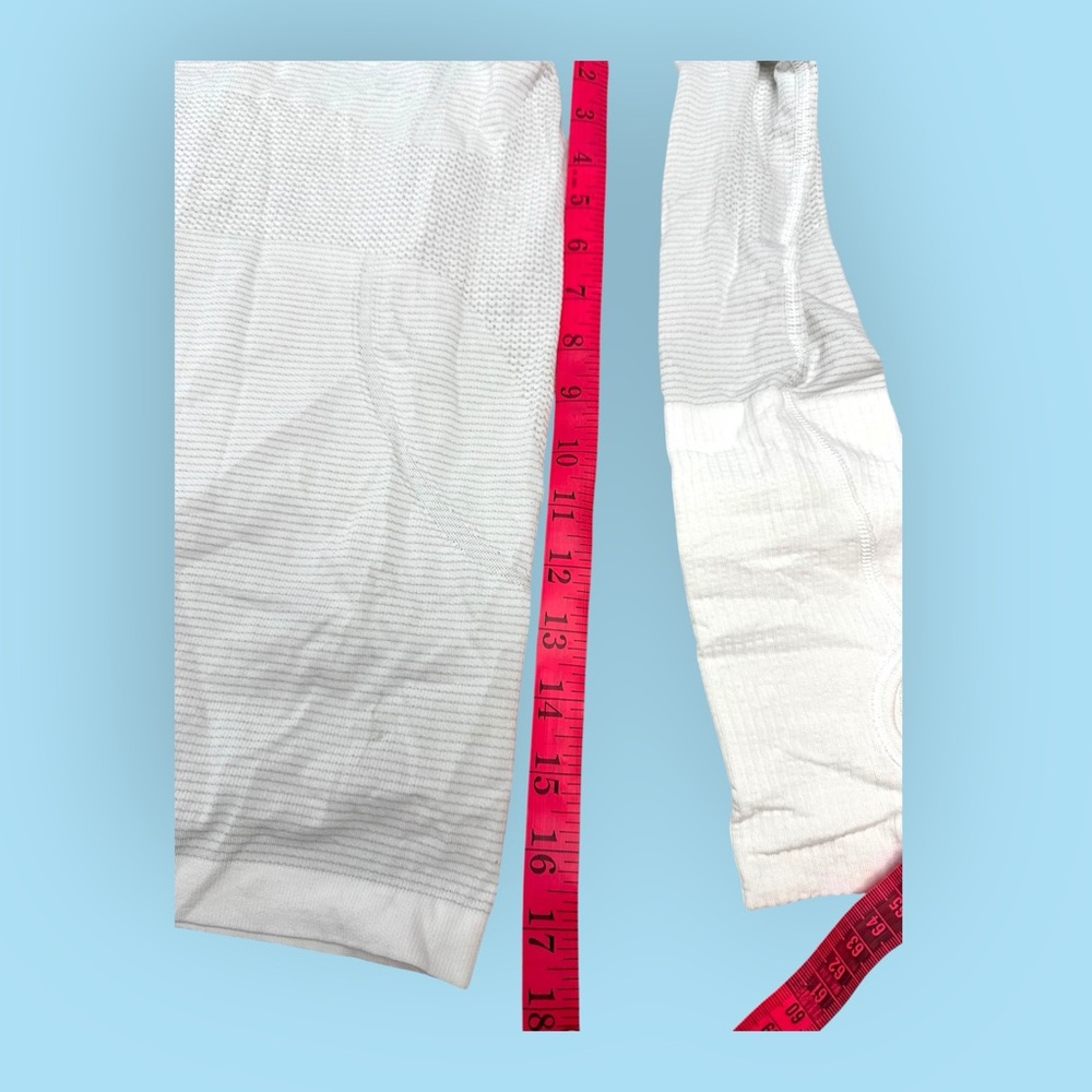 Women’s 6 Lululemon Swiftly Tech Long Sleeve Crew
Heathered White - Picture 8 of 9